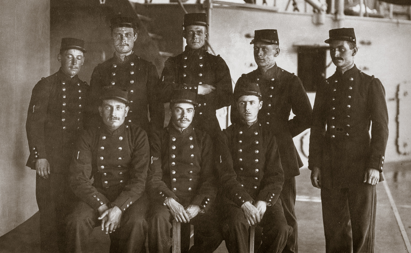 Équipe de Cerfs-Volistes détachés pour les expériences du capitaine Saconney sur le Edgar Quinet, mai-juin 1913.